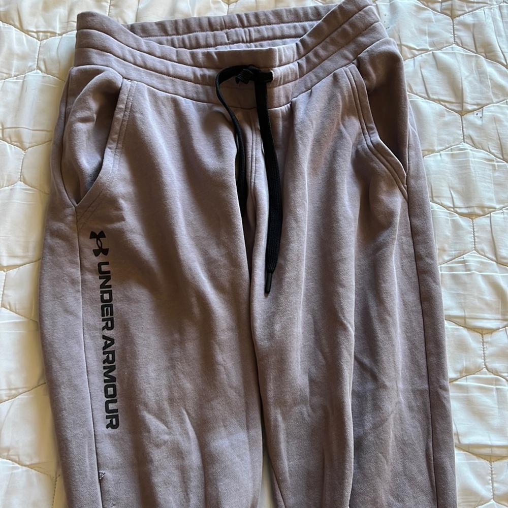 Women’s size M Under Armour Sweatpants